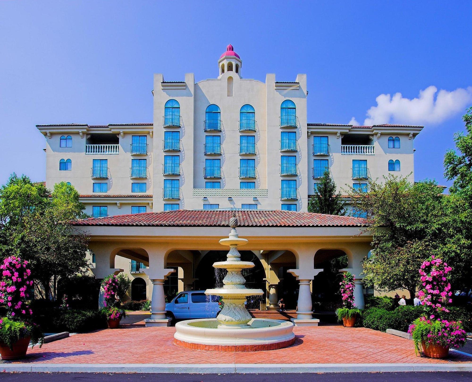 Embassy Suites By Hilton Indianapolis North Exterior photo